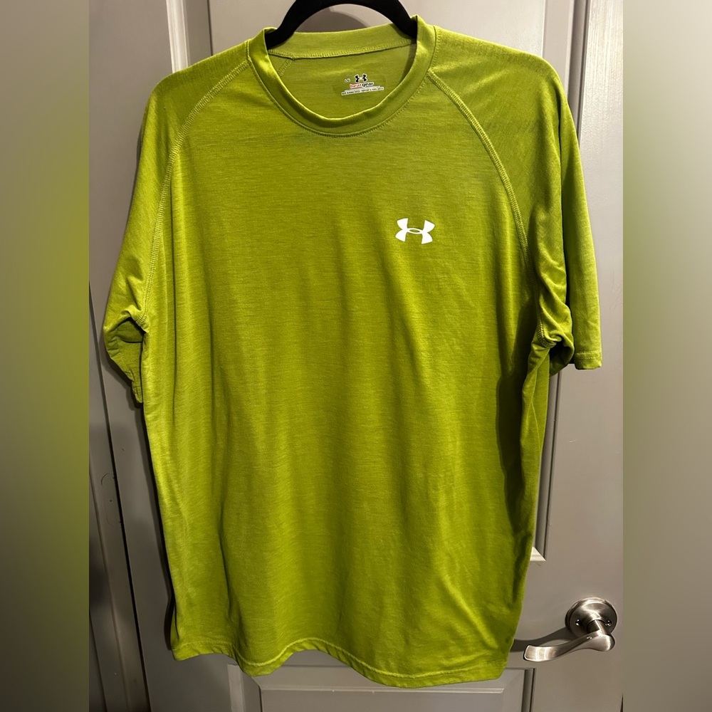 Under Armour Size L Green Tee EUC